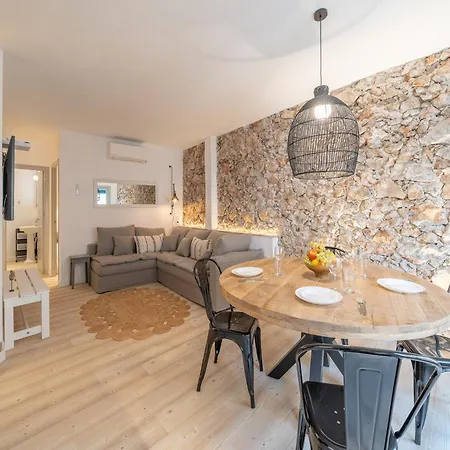 3 Bedroom In Apartment *